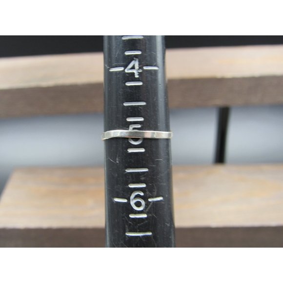 Size 5 Sterling Silver Tarnished Cute White Shell Band Ring - Picture 4 of 6